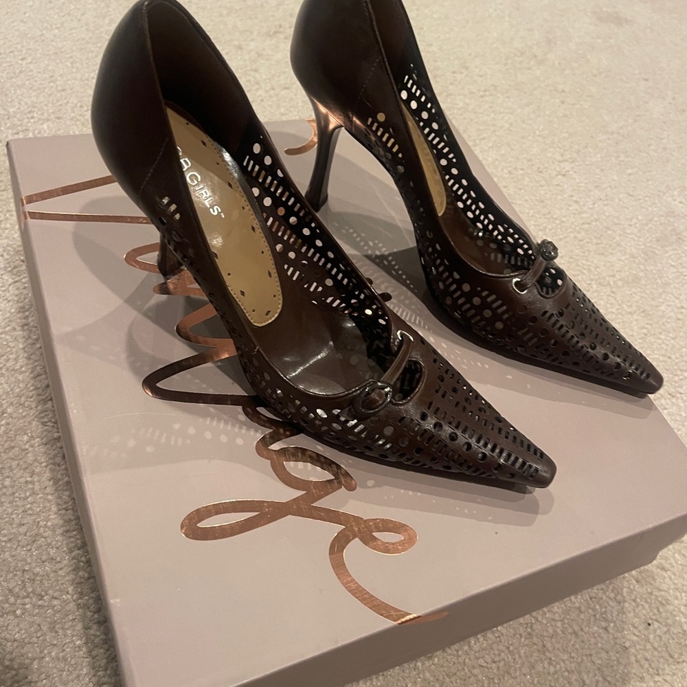BCBG pumps